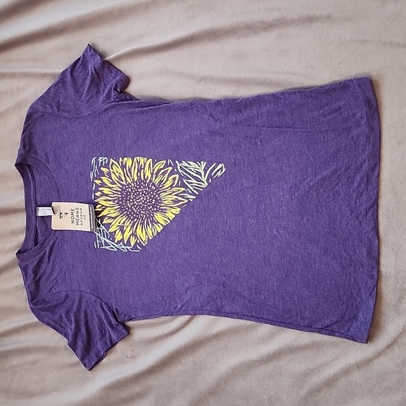 Home Means Nevada Co. - Purple Sunflower t-shirt 💜 Women's Size Medium - New - Picture 1 of 13